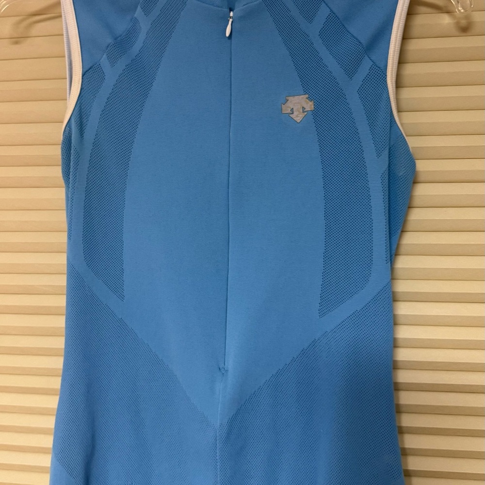 Descente Blue and White 3/4 Zip Cycling Jersey. Medium.